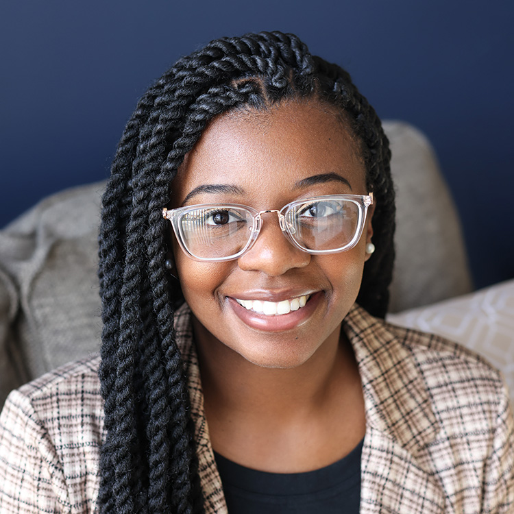 Jessica Warren Headshot